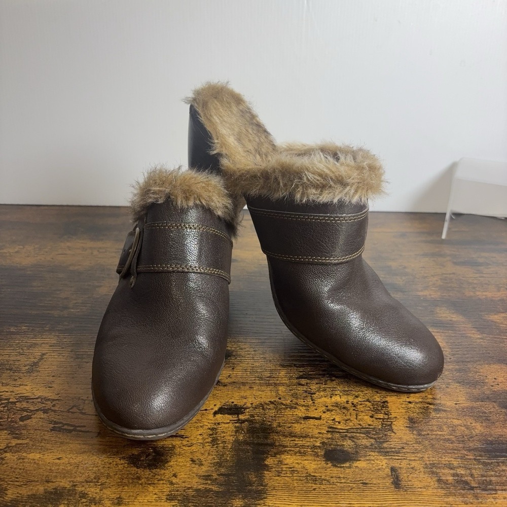 Born BOC Faux Fur Lined Mules Womens Sz 11M Brown‎ Leather Buckle Studded
